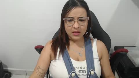 beautyykarol online show from May 1, 2026, 9:52 pm