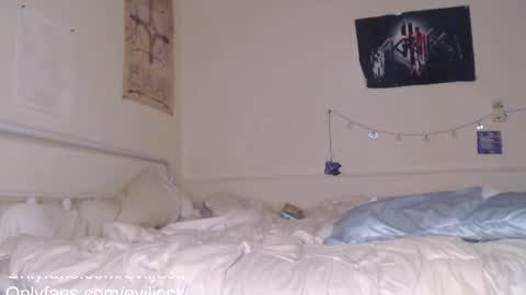 bebe  dust online show from February 12, 2025, 4:23 am