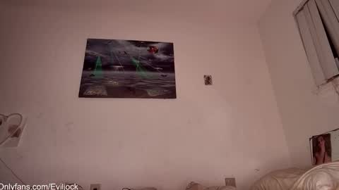 bebe  dust online show from November 8, 2025, 3:29 am