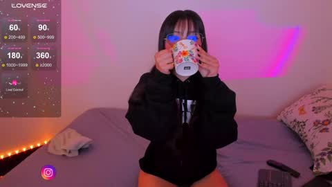 Snapshot of becca_be_ chatting on January 17, 2025, 3:12 am Becca is here online show from January 17, 2025, 3:12 am