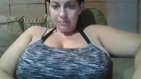 beccabee37 online show from October 21, 2025, 11:16 pm