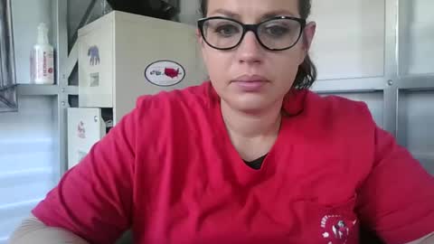 beccabee37 online show from February 9, 2026, 6:56 pm