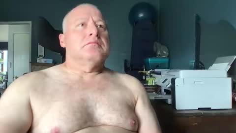 Snapshot of beckster040 chatting on May 2, 2026, 4:12 pm beckster online show from May 2, 2026, 4:12 pm