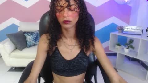 becky_lynch_102 online show from November 14, 2025, 5:33 pm