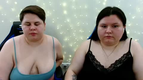 Snapshot of beckyandellen chatting on June 15, 2026, 8:22 pm BeckyAndEllen online show from June 15, 2026, 8:22 pm