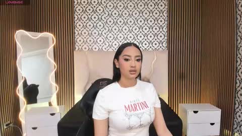 BELLA online show from November 10, 2025, 2:16 pm