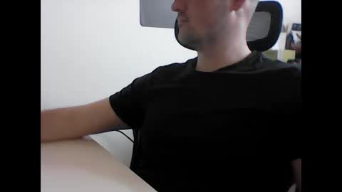 beenee3 online show from March 6, 2026, 7:38 am