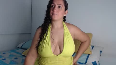 Snapshot of bela_hadid05 chatting on October 14, 2025, 12:22 am hadid online show from October 14, 2025, 12:22 am