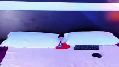 Snapshot of belajones chatting on November 16, 2025, 4:01 pm Bela online show from November 16, 2025, 4:01 pm