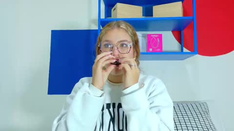 Snapshot of belamiller chatting on October 13, 2025, 11:54 am BELA online show from October 13, 2025, 11:54 am