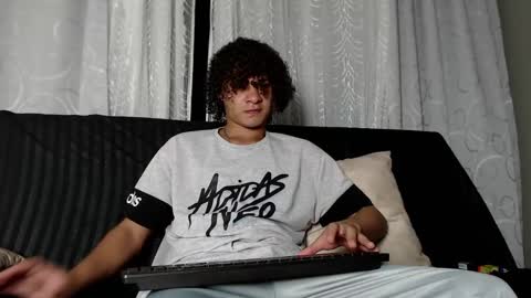 independent model online show from February 2, 2025, 12:09 am