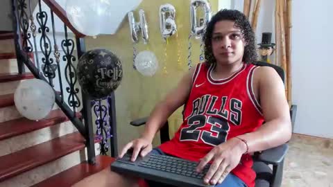 independent model online show from November 8, 2025, 11:03 pm