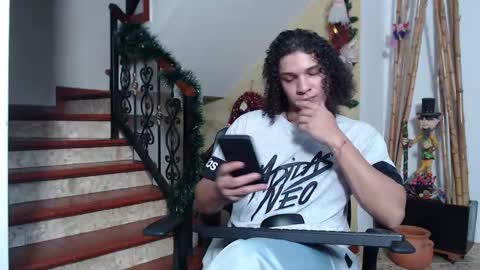 independent model online show from November 30, 2025, 10:25 pm