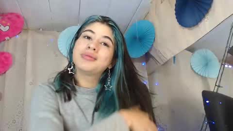 modelo independiente online show from December 9, 2024, 12:45 am