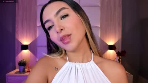 Bella cam online show from September 30, 2025, 7:30 pm