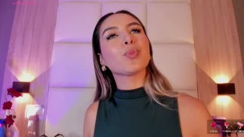 Bella cam online show from May 12, 2026, 7:33 pm