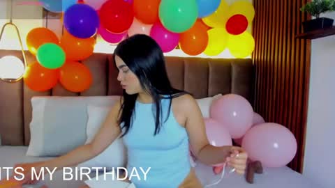 bella13_ online show from July 21, 2026, 9:28 pm
