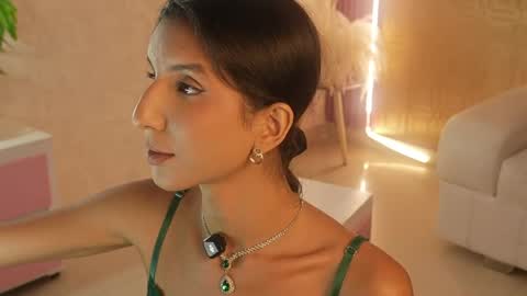bella19   online show from May 6, 2026, 8:36 pm