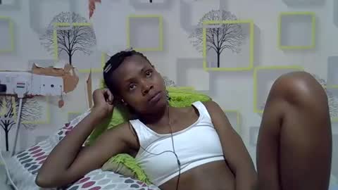 Snapshot of bella307697 chatting on October 22, 2025, 4:02 am Bella online show from October 22, 2025, 4:02 am