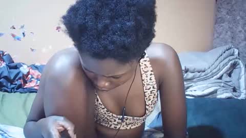 Snapshot of bella307697 chatting on November 23, 2025, 12:10 am Bella online show from November 23, 2025, 12:10 am