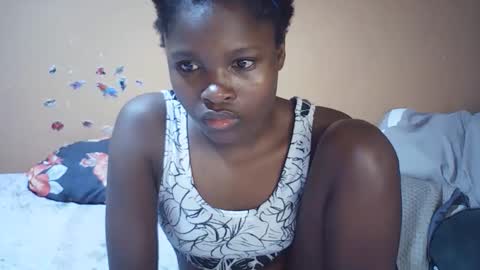 Snapshot of bella307697 chatting on November 28, 2025, 2:03 am Bella online show from November 28, 2025, 2:03 am