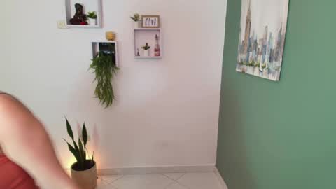 Snapshot of bella_99x chatting on December 17, 2024, 2:33 pm Bel 3 online show from December 17, 2024, 2:33 pm