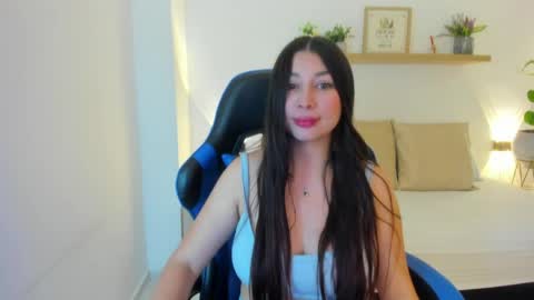 Snapshot of bella_99x chatting on June 2, 2026, 11:23 am Bel 3 online show from June 2, 2026, 11:23 am
