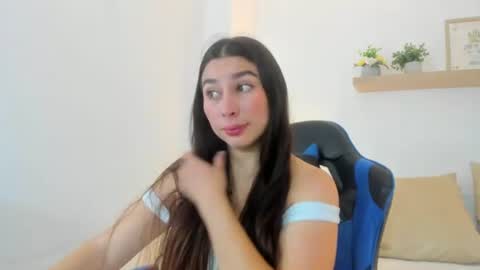 Snapshot of bella_99x chatting on June 12, 2026, 11:42 am Bel 3 online show from June 12, 2026, 11:42 am