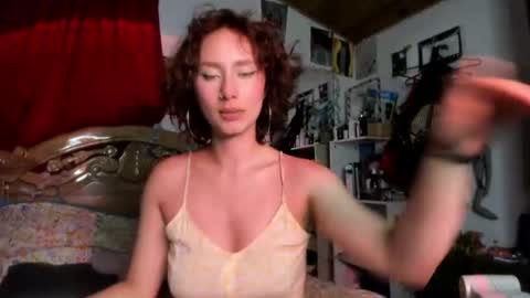 Snapshot of bella__w chatting on July 24, 2026, 2:09 am Zia online show from July 24, 2026, 2:09 am