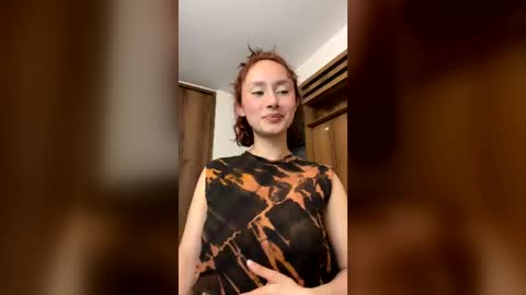 Snapshot of bella__w chatting on July 27, 2026, 2:18 am Zia online show from July 27, 2026, 2:18 am