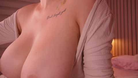 Snapshot of bella_adams_ chatting on May 27, 2026, 1:57 am isabella online show from May 27, 2026, 1:57 am