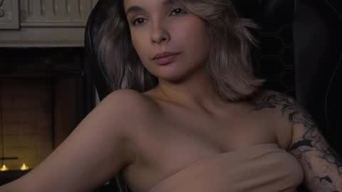 Snapshot of bella_alita chatting on February 21, 2025, 11:43 pm lita online show from February 21, 2025, 11:43 pm