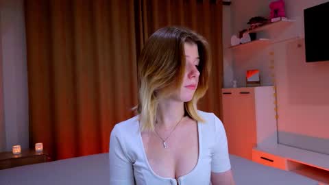 Bella online show from November 11, 2025, 8:53 pm