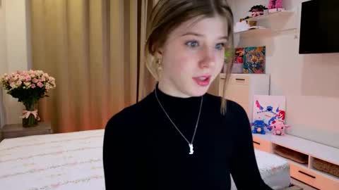 Bella online show from March 2, 2026, 9:32 pm