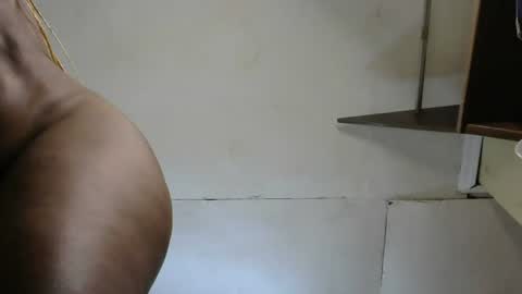 bella_c8 online show from June 26, 2026, 5:56 am
