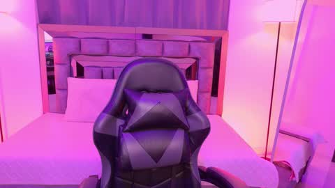 Bella  online show from February 25, 2026, 12:09 am