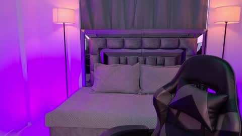 Bella  online show from March 26, 2026, 1:06 pm