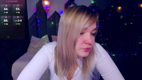 Snapshot of bella_cosmos chatting on January 15, 2025, 5:29 am Bella online show from January 15, 2025, 5:29 am