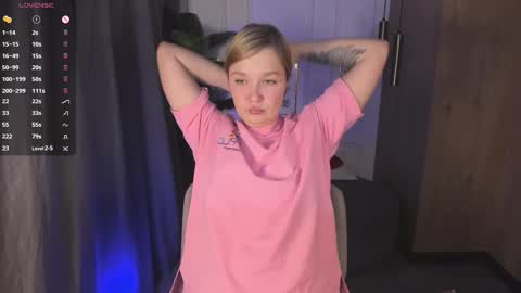 Snapshot of bella_cosmos chatting on September 19, 2025, 1:23 pm Bella online show from September 19, 2025, 1:23 pm