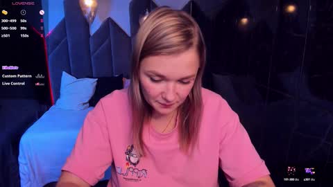 Snapshot of bella_cosmos chatting on September 30, 2025, 6:13 pm Bella online show from September 30, 2025, 6:13 pm