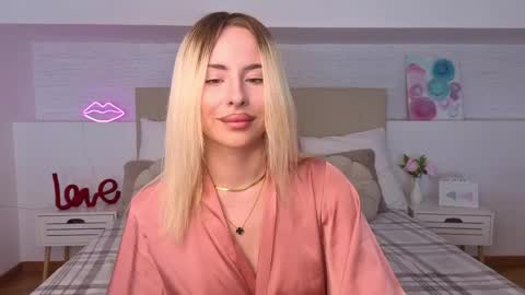 Snapshot of bella_crazyy chatting on April 29, 2026, 7:42 pm Bella online show from April 29, 2026, 7:42 pm