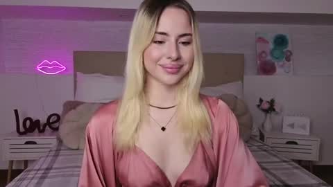 Snapshot of bella_crazyy chatting on April 30, 2026, 8:57 pm Bella online show from April 30, 2026, 8:57 pm