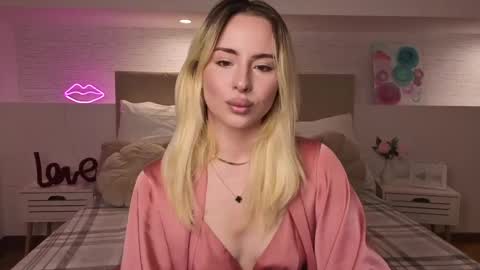 Snapshot of bella_crazyy chatting on May 1, 2026, 7:18 pm Bella online show from May 1, 2026, 7:18 pm