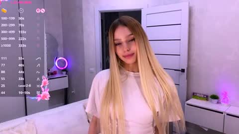 Snapshot of bella_gasp chatting on June 13, 2026, 5:00 pm Jane online show from June 13, 2026, 5:00 pm