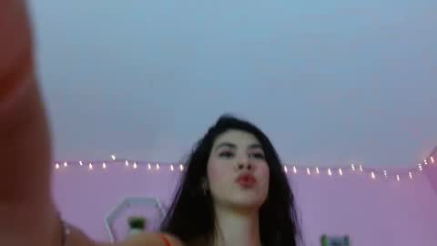 Snapshot of bella_gentle chatting on October 8, 2025, 10:24 am bella_gentle online show from October 8, 2025, 10:24 am
