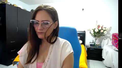 Snapshot of bella_ghisell chatting on October 8, 2025, 11:46 pm Bella online show from October 8, 2025, 11:46 pm