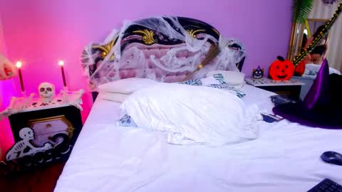 Snapshot of bella_hex chatting on October 31, 2025, 11:39 pm Bella online show from October 31, 2025, 11:39 pm