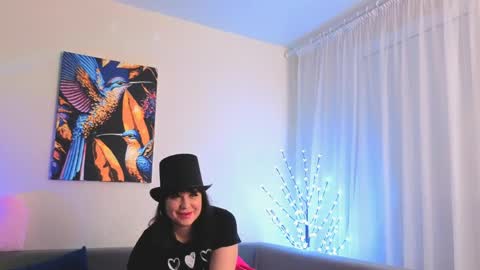 Bella online show from April 30, 2026, 8:15 pm