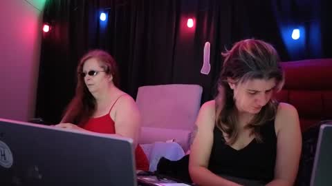 Snapshot of bella_james_1988 chatting on September 24, 2025, 4:54 pm Bella James online show from September 24, 2025, 4:54 pm