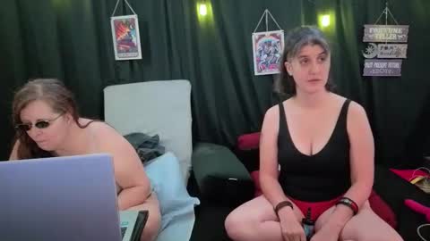 Snapshot of bella_james_1988 chatting on November 16, 2025, 4:45 pm Bella James online show from November 16, 2025, 4:45 pm